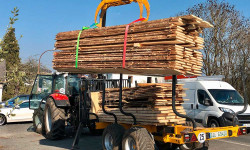 Forstbetrieb Gimbel - Bretter aufladen