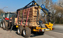 Forstbetrieb Gimbel - wir transportieren Ihre Bretter vom Sägewerk zu Ihnen