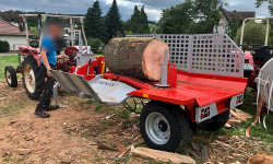 Forstbetrieb Gimbel - Brennholz spalten