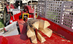 Forstbetrieb Gimbel - Brennholz spalten