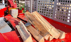 Forstbetrieb Gimbel - Brennholz spalten