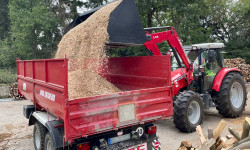Forstbetrieb Gimbel - Hackschnitzel transportieren